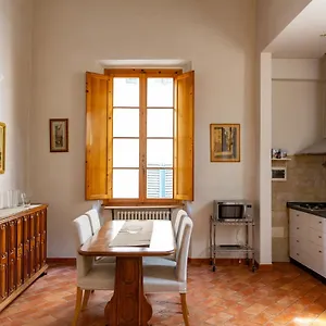 Lovely One Bedroom Nearby Ponte Vecchio Appartement